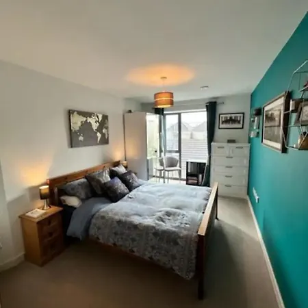 Stylish & Cosy 2bd Flat - Old Market Бристоль